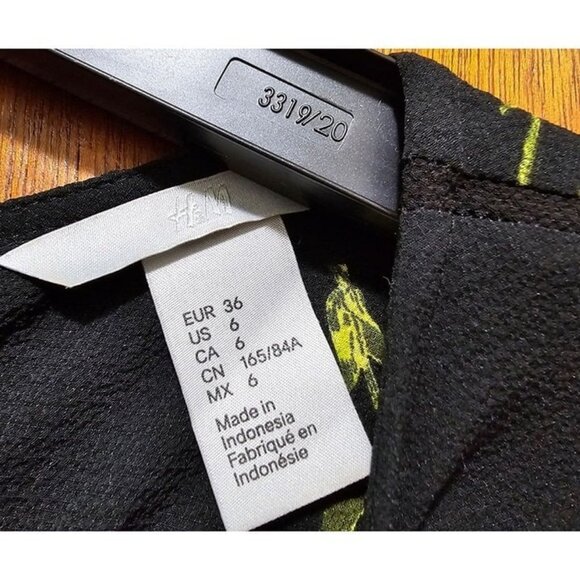 H & M 3/4  Dress Black with Small Floral Tie Belt Above Knee Size 6 - Picture 5 of 12